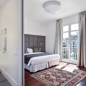 Milton House Gran Via , Barcelona Spanien